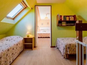 Postel nebo postele na pokoji v ubytování Holiday Home Chez Laurette by Interhome