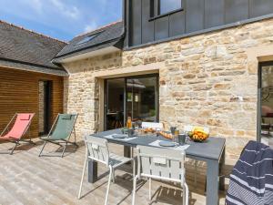 an outdoor patio with a table and chairs at Holiday Home Breizh Riviera by Interhome in Bénodet