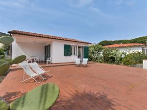 The building in which the holiday home is located