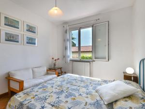 A bed or beds in a room at Holiday Home Wendy by Interhome