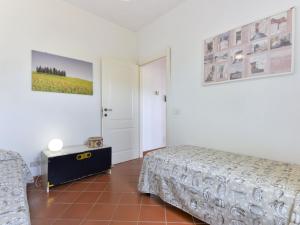 A bed or beds in a room at Holiday Home Wendy by Interhome