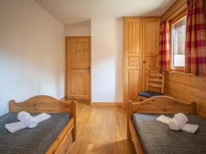 Кровать или кровати в номере Apartment Les Chalets de Marie A 21 by Interhome