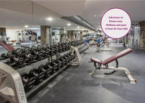Fitnes oz. oprema za telovadbo v nastanitvi Crowne Plaza Zürich by IHG
