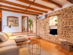 Posezení v ubytování Holiday Home Biniarroi Charm & Quality by Interhome