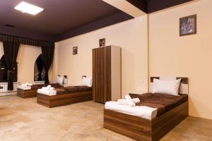Säng eller sängar i ett rum på Qala Hostel Ganja
