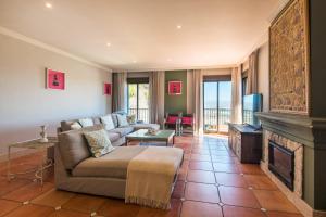 a living room with a couch and a fireplace at VILLA ANDALUCIA ATLANTIDA, casa con piscina privada in Alhaurín de la Torre