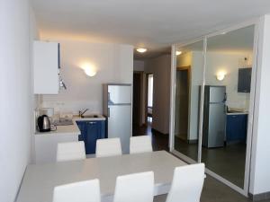 Kuchyň nebo kuchyňský kout v ubytování Apartment T3 vue cap by Interhome + 12 fotografií