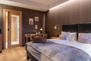Postel nebo postele na pokoji v ubytování Löwen Hotel Montafon