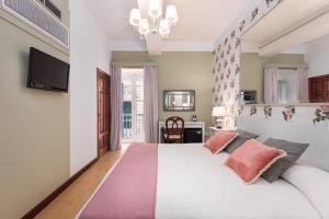 Postel nebo postele na pokoji v ubytování Hotel Castille