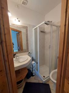 a bathroom with a shower and a sink and a toilet at Residence Juniperus in Porto Rotondo