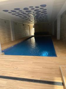 Bazén v ubytování Residencial Alegria 12 nebo v jeho okolí