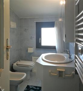 A bathroom at Domus Deiana