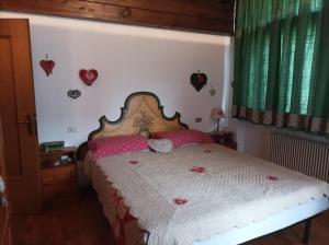 Postel nebo postele na pokoji v ubytování Mansarda del cuore