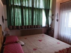 Postel nebo postele na pokoji v ubytování Mansarda del cuore