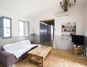 Televízia a/alebo spoločenská miestnosť v ubytovaní Casa di l'olivu