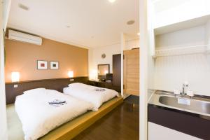 Postel nebo postele na pokoji v ubytování APA Hotel Fujichuo