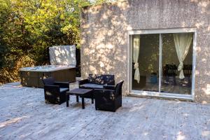 Fotografie z fotogalerie ubytování Duplex Le Philandra - jacuzzi- 2 chambres v destinaci Monteils