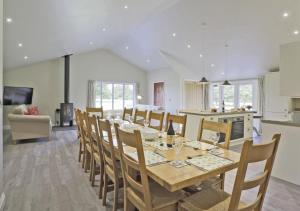 a dining room and kitchen with a table and chairs at Lavender Cottage in Beccles