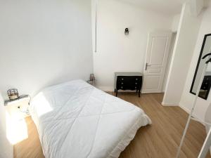 Postel nebo postele na pokoji v ubytování AS23183-P3 au coeur du Centre Ville - wifi - clim