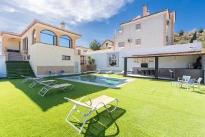 Bazén v ubytování Casa rural Paradise Holidays nebo v jeho okolí