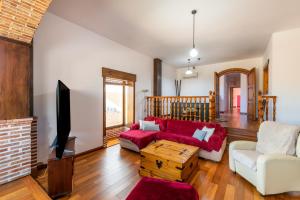 Televízia a/alebo spoločenská miestnosť v ubytovaní Casa rural Paradise Holidays