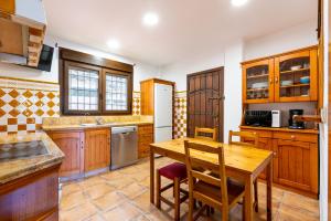 Kuchyňa alebo kuchynka v ubytovaní Casa rural Paradise Holidays