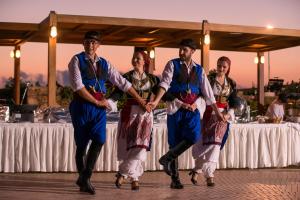Hosté ubytování Kernos Beach Hotel & Bungalows + 37 fotografií