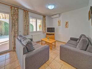 Posezení v ubytování Holiday Home Res- Puerta de Calpe-3 by Interhome