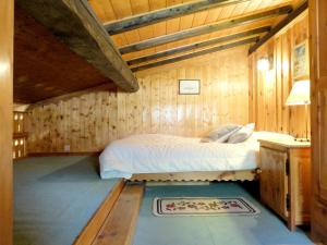 Un pat sau paturi într-o cameră la Studio Tignes, 1 pièce, 4 personnes - FR-1-502-353