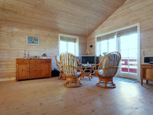 Μια τηλεόραση ή/και κέντρο ψυχαγωγίας στο Holiday Home Salme - 100m from the sea by Interhome
