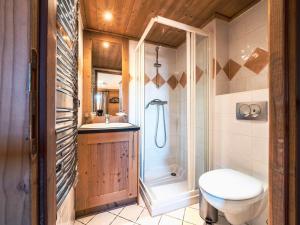 a bathroom with a shower and a toilet and a sink at Appartement Tignes, 3 pièces, 6 personnes - FR-1-502-374 in Tignes