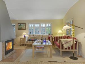 Posezení v ubytování Holiday Home Ayla - 200m from the sea by Interhome