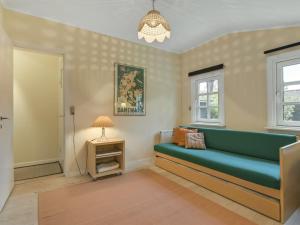 Posezení v ubytování Holiday Home Ayla - 200m from the sea by Interhome