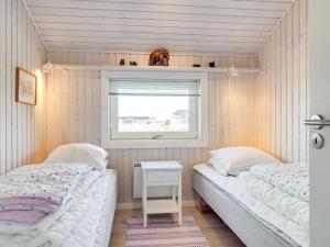 Postel nebo postele na pokoji v ubytování Holiday Home Dania - 300m from the sea in NW Jutland by Interhome
