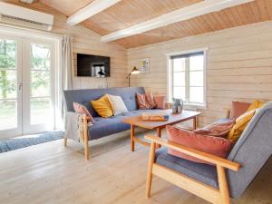 TV a/nebo společenská místnost v ubytování Holiday Home Eckhart - 30km from the sea by Interhome