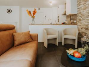 Χώρος καθιστικού στο Studio Oasi with parking and terrace by Interhome +25 φωτογραφίες