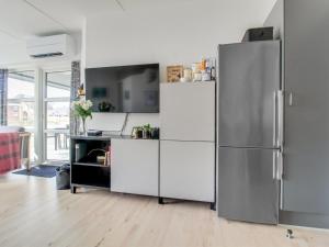 een keuken met een roestvrijstalen koelkast in een kamer bij Apartment Jaakko - 100m from the sea in Western Jutland by Interhome in Fanø