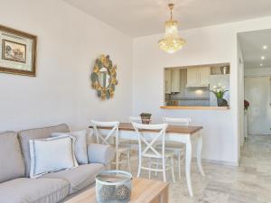 Kuchyňa alebo kuchynka v ubytovaní Apartment Mar y Monte Casares by Interhome + 29 fotografií