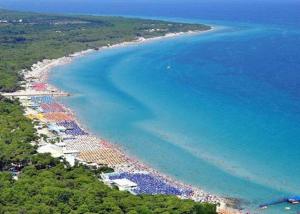 an aerial view of a beach and the ocean at Grazioso appartamento terrazzo e wi-fi near Otranto in Casamassella