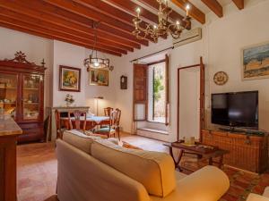 TV a/nebo společenská místnost v ubytování Holiday Home Cas Moliner by Interhome