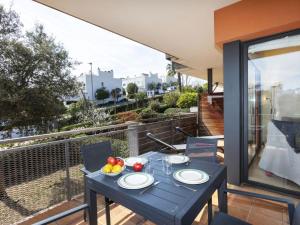 Balkón alebo terasa v ubytovaní Apartment Sa Boadella Mimosa by Interhome