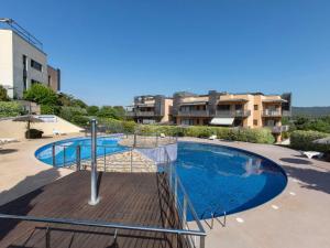 Bazén v ubytovaní Apartment Sa Boadella Mimosa by Interhome alebo v jeho blízkosti