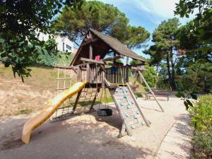 Detský kútik v ubytovaní Apartment Sa Boadella Mimosa by Interhome