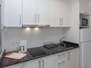 Kuchyňa alebo kuchynka v ubytovaní Apartment Vista a Mar-2 by Interhome