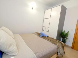 Posteľ alebo postele v izbe v ubytovaní Apartment Pedagrosa II by Interhome
