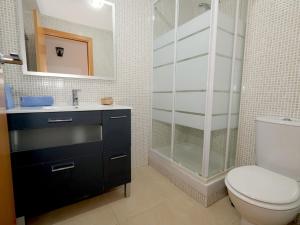 Kúpeľňa v ubytovaní Apartment Pedagrosa II by Interhome