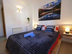 Posteľ alebo postele v izbe v ubytovaní Apartment Pedagrosa II by Interhome