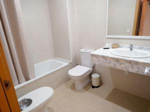 Kúpeľňa v ubytovaní Apartment Pedagrosa II by Interhome