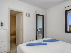 Postel nebo postele na pokoji v ubytování Apartment Andalucia Los Pinos by Interhome