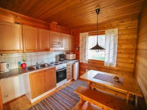 Kuchyň nebo kuchyňský kout v ubytování Holiday Home Mäkitupa 1 by Interhome